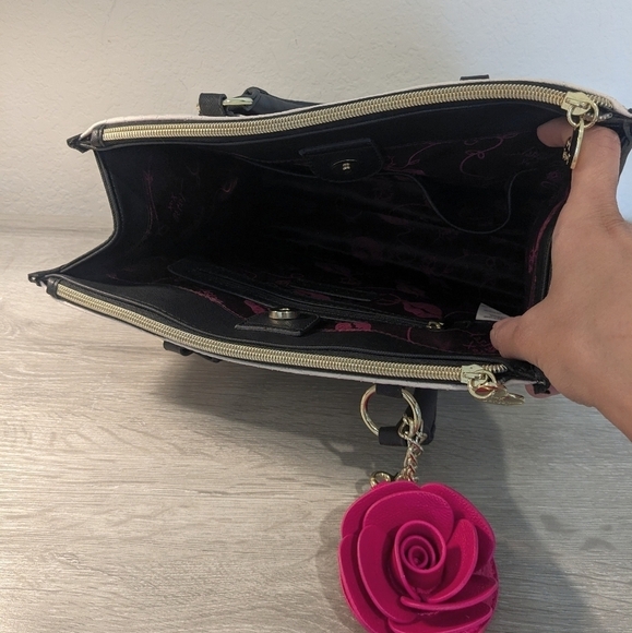 Betsey Johnson White Rose Quilted Faux Leather 3 Compartment Shoulder Tote Bag - Picture 6 of 14